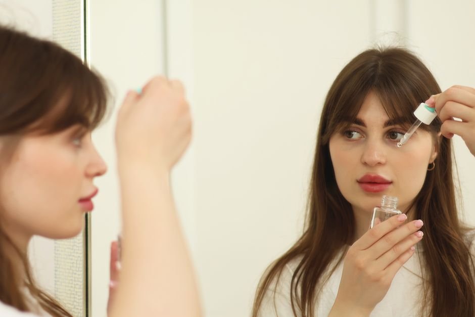 errores-aplicar-crema-antiedad-mujer